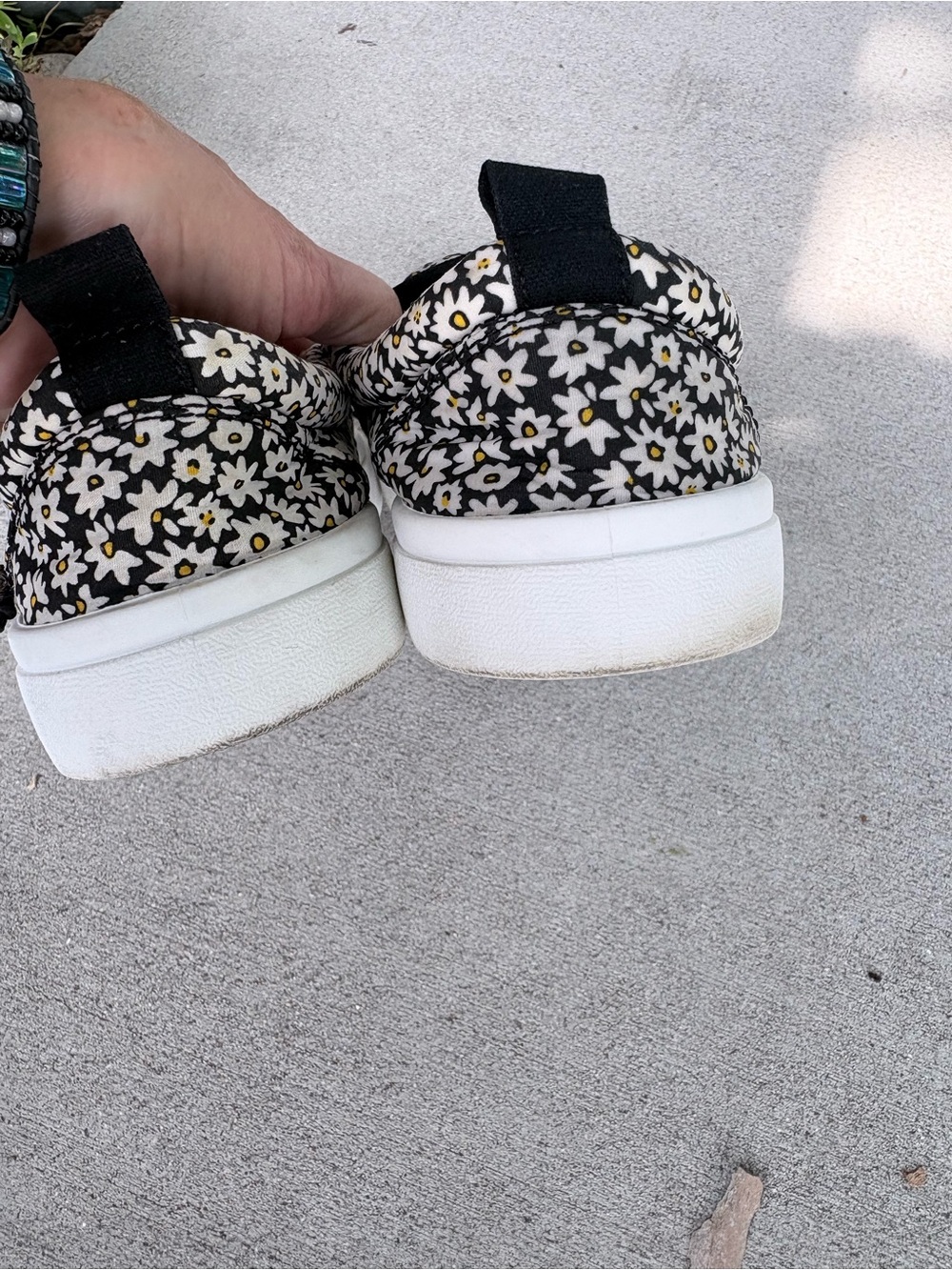 Maurices SuperCush Kate Black & White Daisy Slip-On Sneakers Size 9 - Picture 4 of 9
